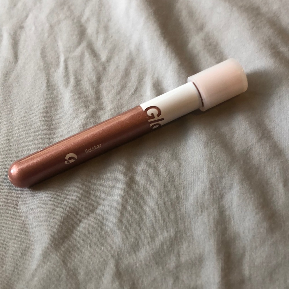 Glossier lidstar liquid eyeshadow in Cub